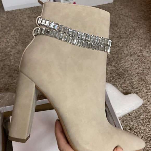 Dripping in 💎 boots - Picture 3 of 6